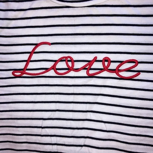 ✨3/15 Old navy Black and white Stripe embroidered tee - Picture 2 of 5